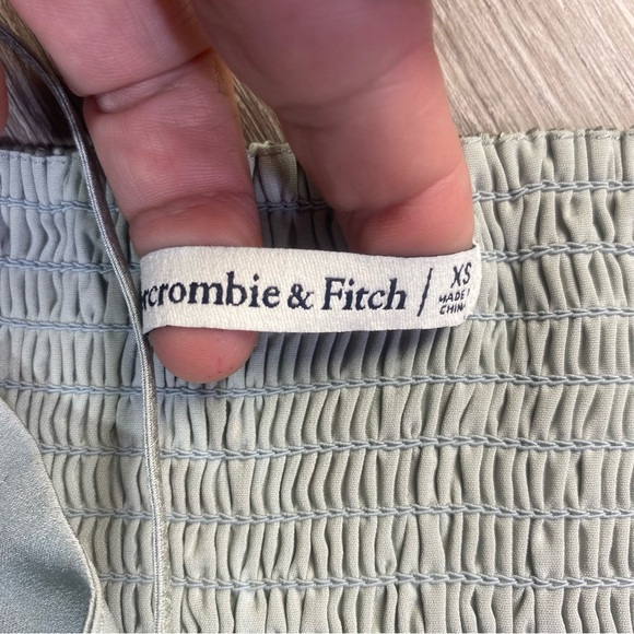 Abercrombie & Fitch Sage Green Smocked Top Xtra Small - Picture 4 of 9